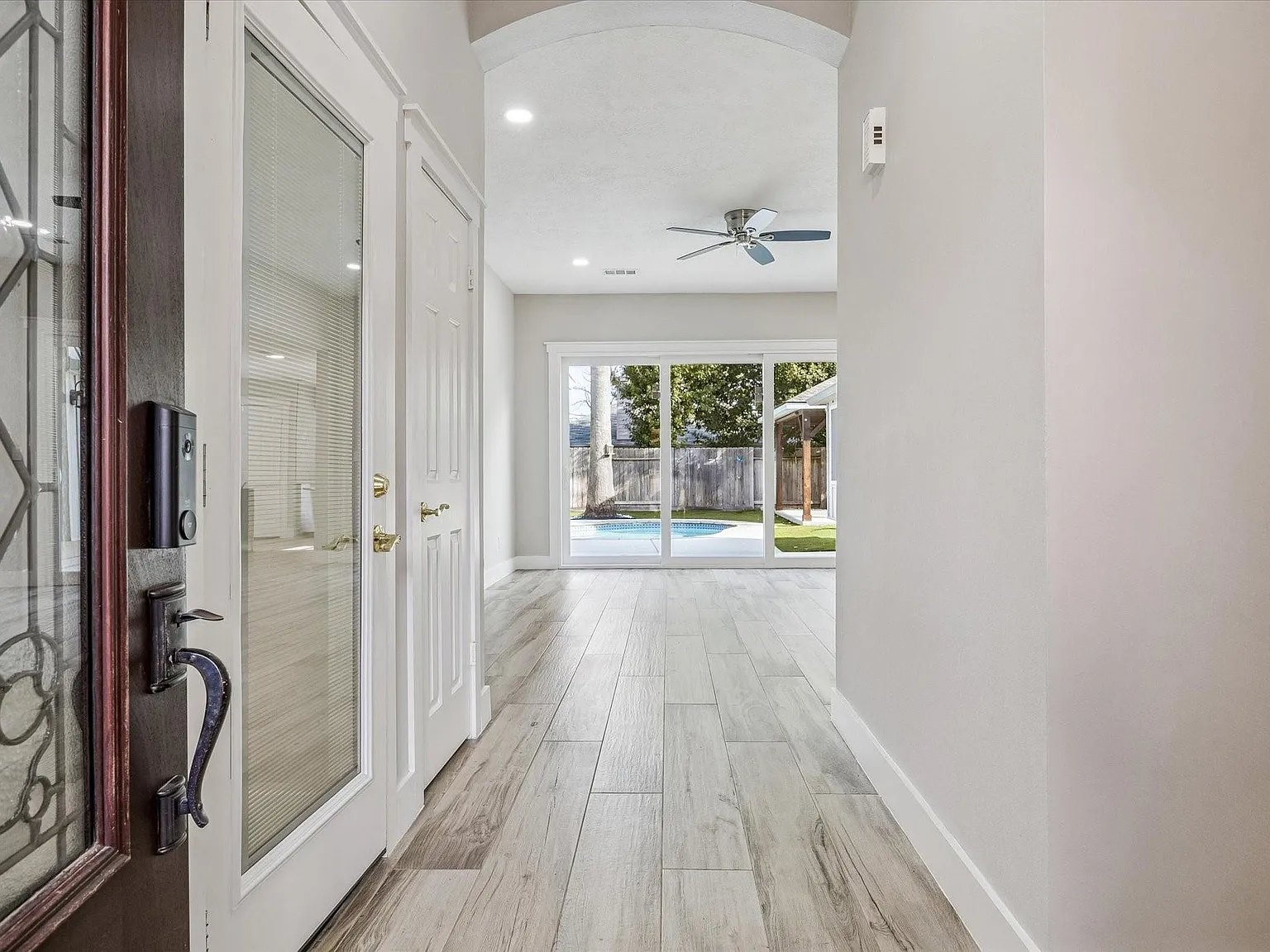 3 bed, 2.0 bath, 1660 sqft, $2,800 — Photo 4