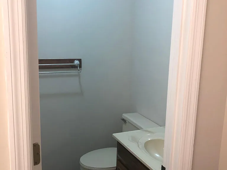 Separate shower / toilet master bathroom