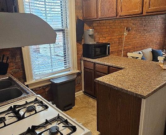3rd image of 582A City Park Ave