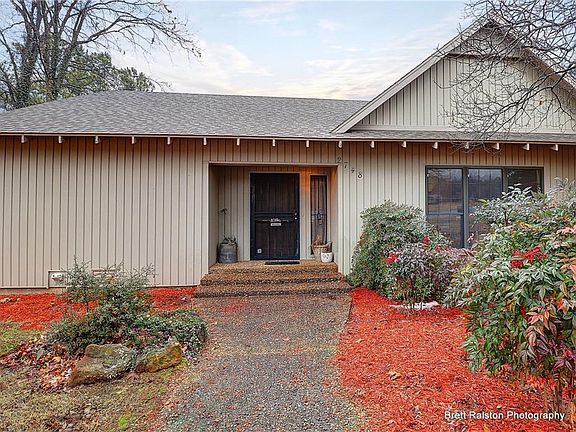 4th image of 2748 S College Dr