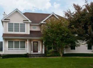 2 Dewberry Ct, Dix Hills, NY 11746