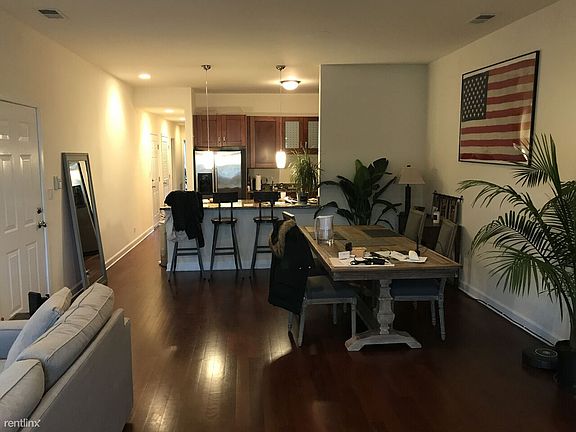 3rd image of 1515 N Milwaukee Ave APT 2