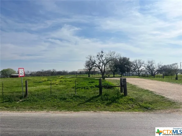 14646 E Lupon Rd, Saint Hedwig, TX 78152