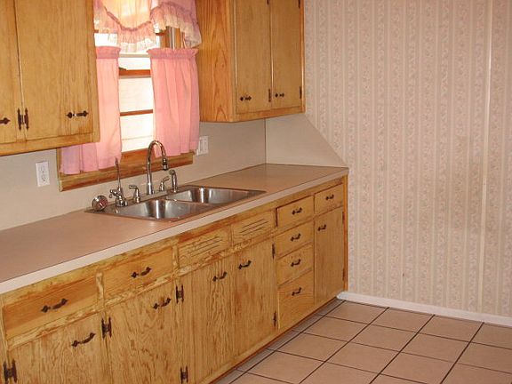 4th image of 1808 Petroleum Dr