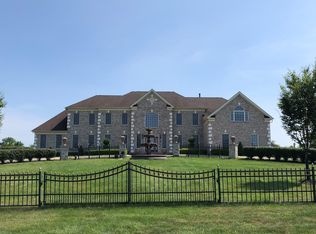 15 Hallett Dr, Pennington, NJ 08534