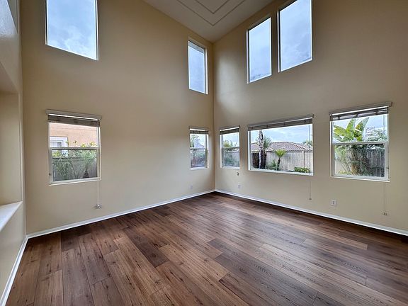 2nd image of 998 White Alder Ave
