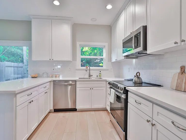 8257 Lake Forest Dr — Photo 12
