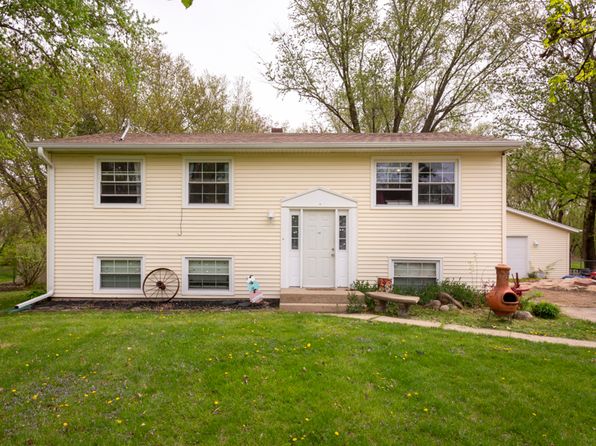 7912 Wagon Wheel Ln, Rockford, IL 61109