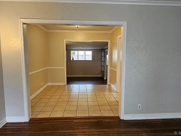1430 S Erie Ave E — Photo 12
