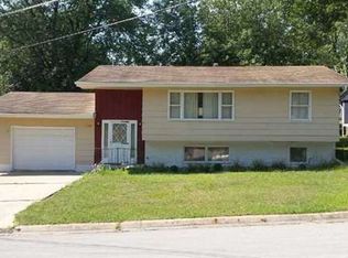 1013 Maywood Dr, Oskaloosa, IA 52577