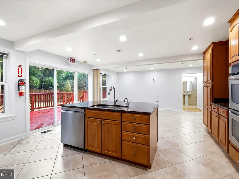 711 Lamberton Dr — Photo 13