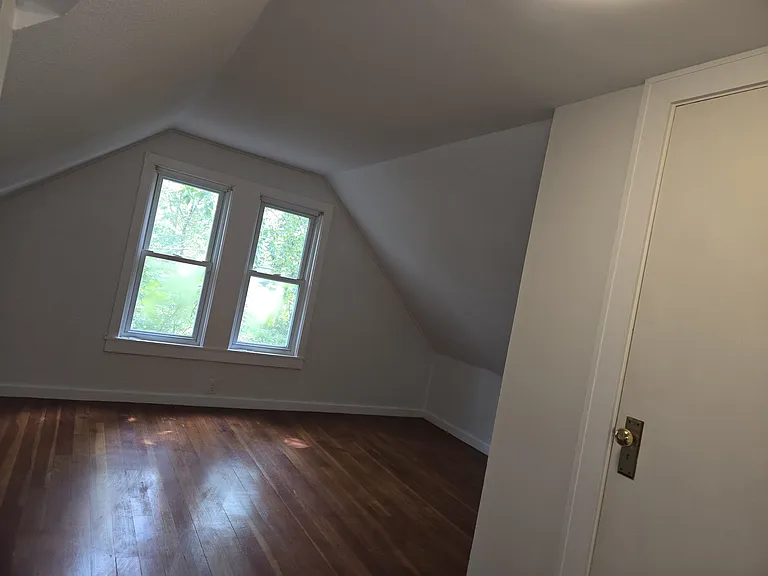 25 Falmouth Rd — Photo 8