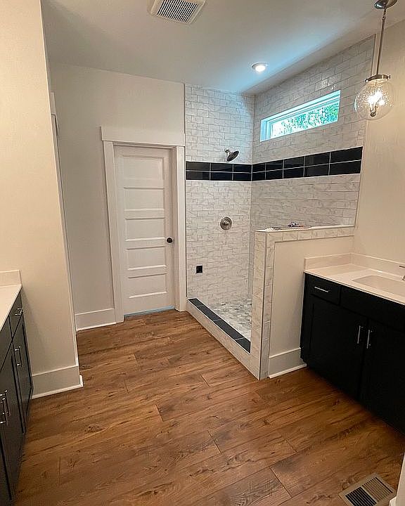 2nd image of 1002 Parsons Way