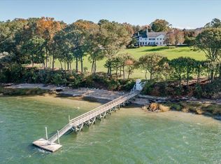 401 Centre Island Rd, CENTRE ISLAND, NY 11771