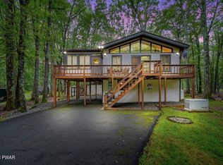 130 Forest View Dr, Hawley, PA 18428