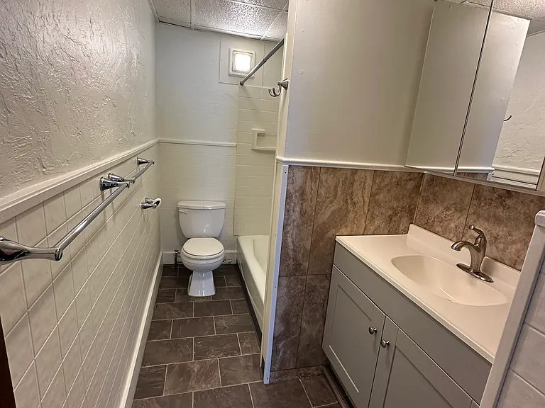 6 Walcott St #1R — Photo 5