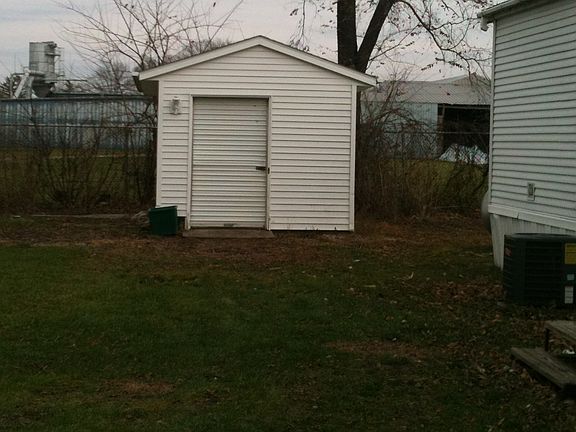 4th image of 641 W Walnut St Trlr 5