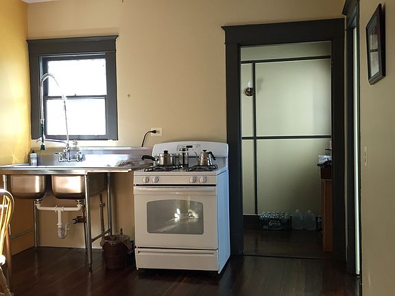 4th image of 50 Oakgrove Ave