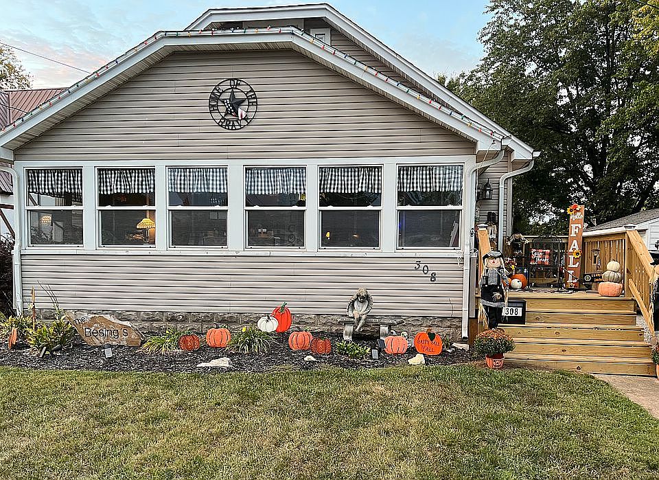 1st image of 308 E Grand Prairie St