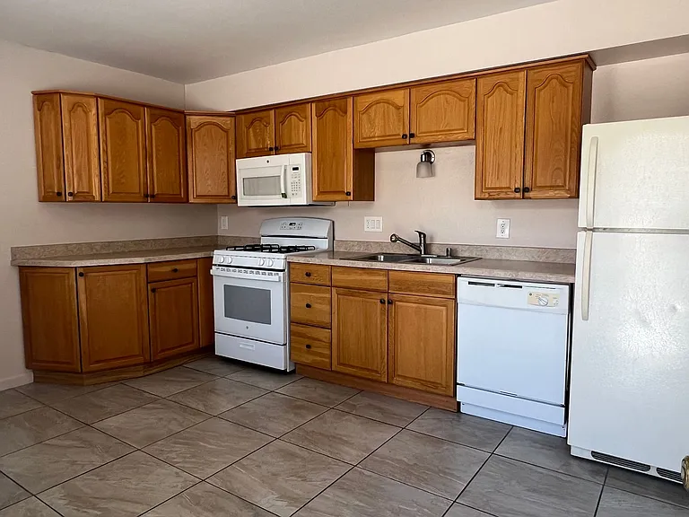 1232 Hupmobile Dr NE — Photo 8