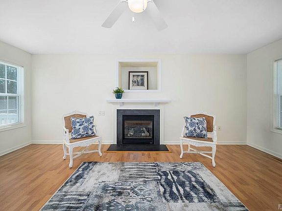 5th image of 205 Princess Anne Cir