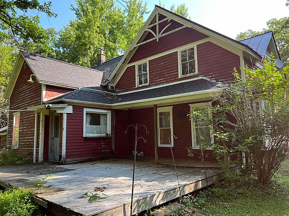 2nd image of 825 Ballard St