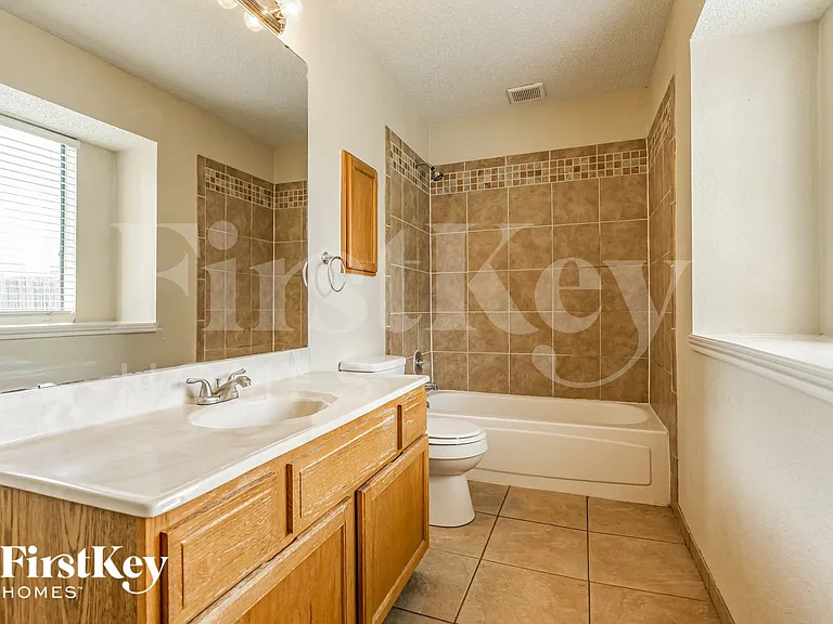 3305 Country Creek Ln — Photo 11