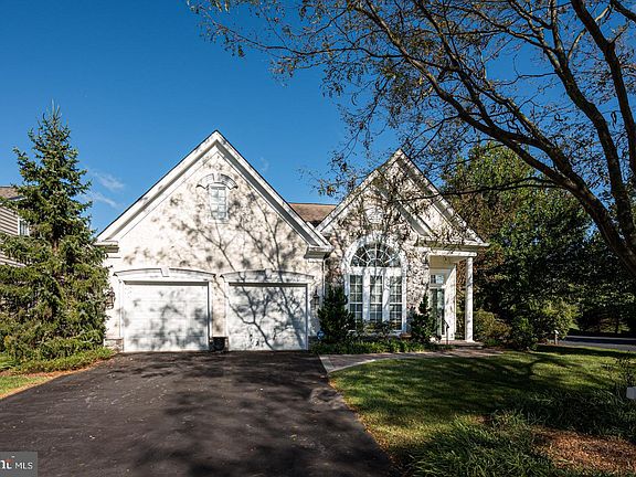 2nd image of 405 Lilac Dr