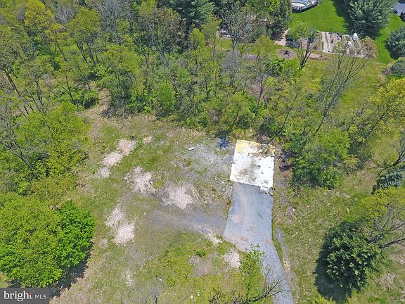 3rd image of 143 Willow Mill Park Rd #4