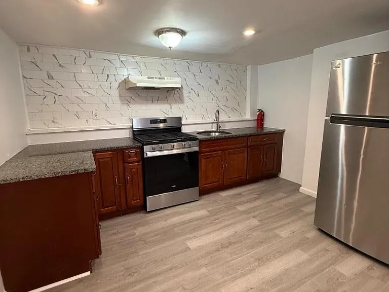 540 Marshall St — Photo 3