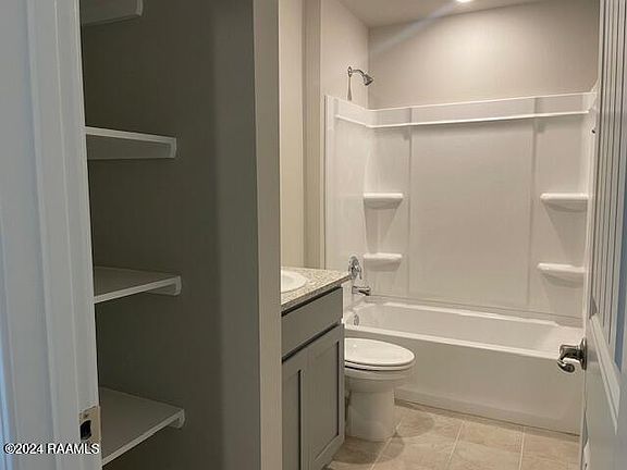 3rd image of 517 Broussard Hill Dr