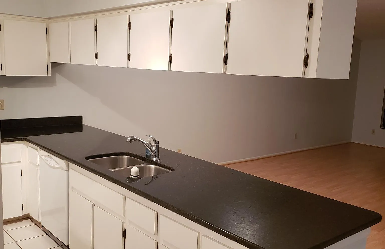2 bed, 1143 sqft, $1,990 — Photo 4
