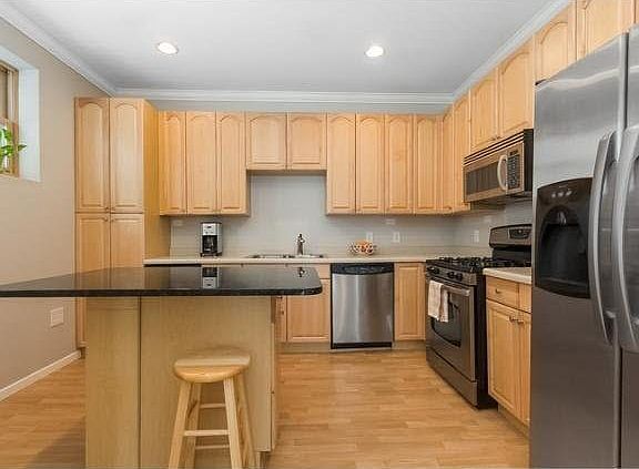 4th image of 2412 Harriet Avenue
