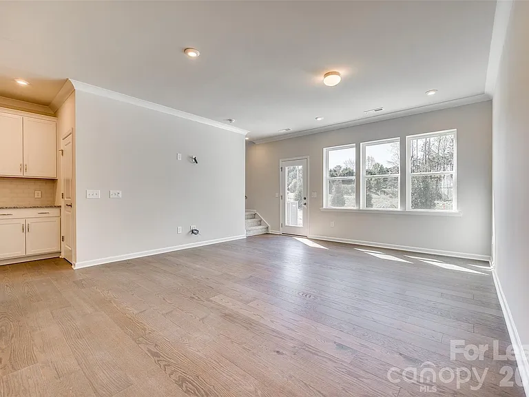 229 Brooks Springs Dr #34 — Photo 12