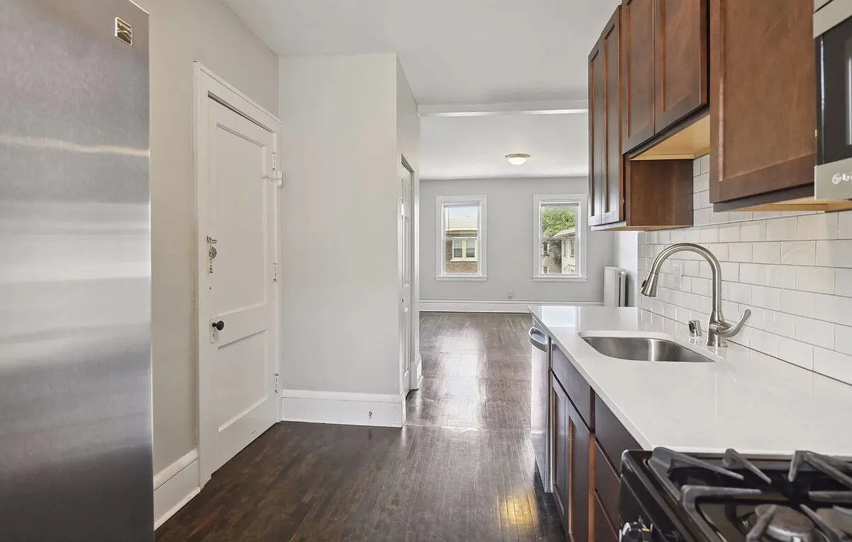 2901 James Avenue South — Photo 1