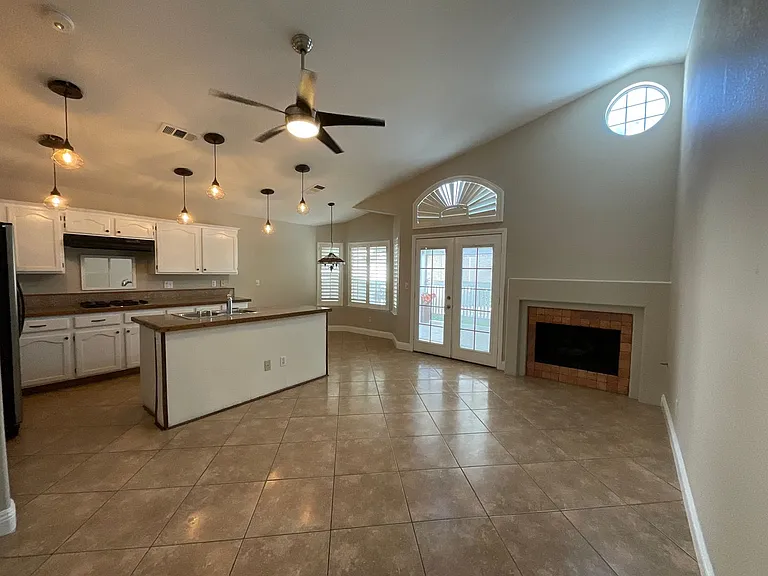 7937 Dover Shores Ave — Photo 3