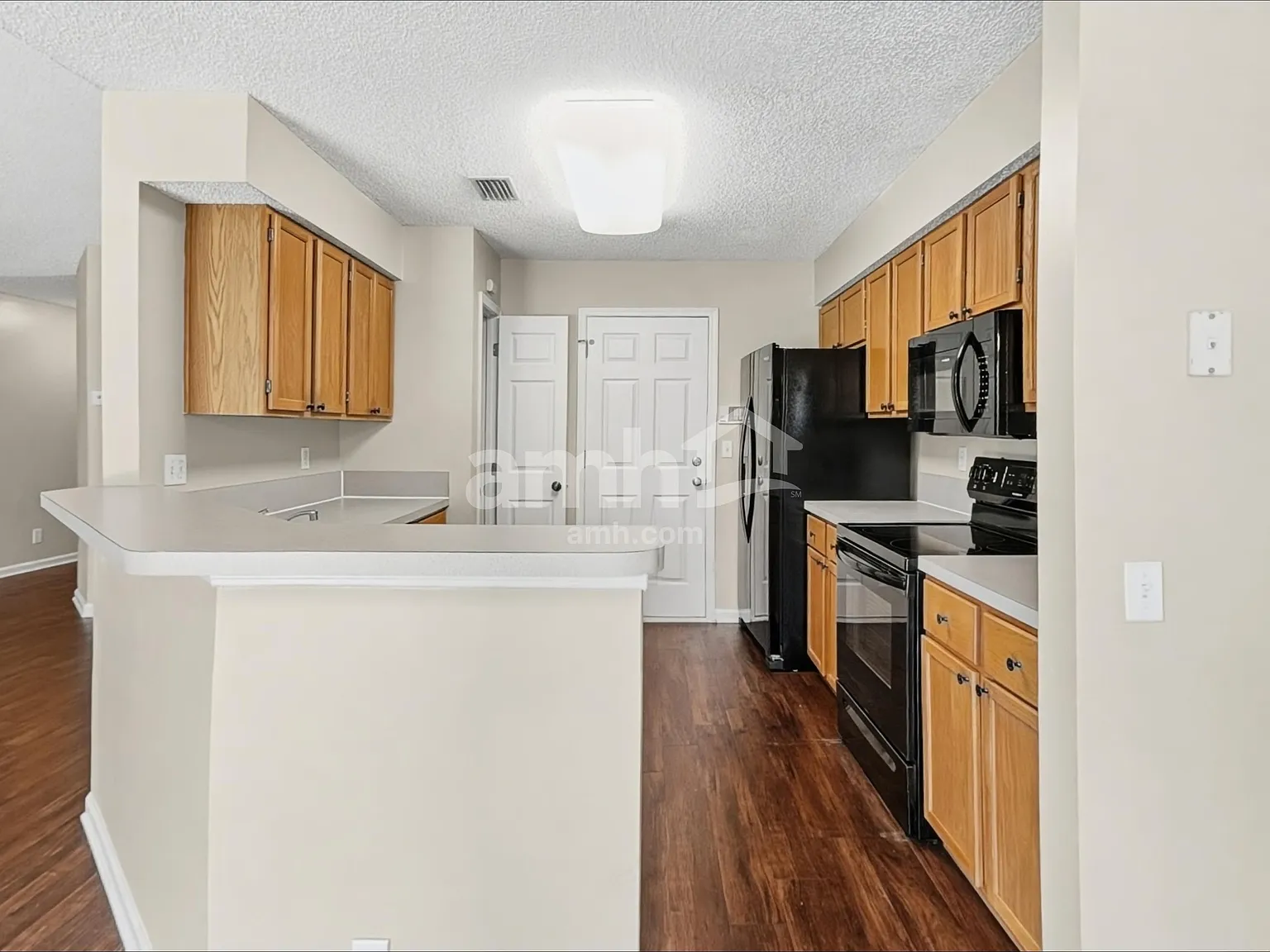 3 bed, 2.0 bath, 1435 sqft, $2,275 — Photo 3