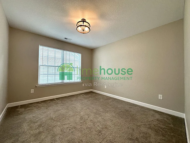 2101 Ball St — Photo 17