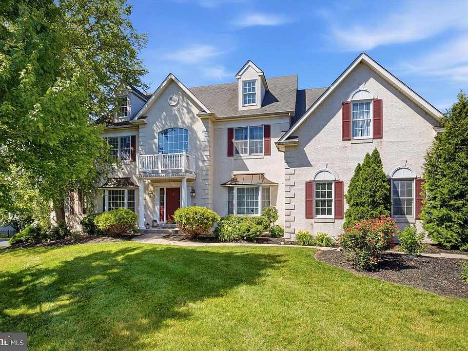 1st image of 581 Hawthorne Ln