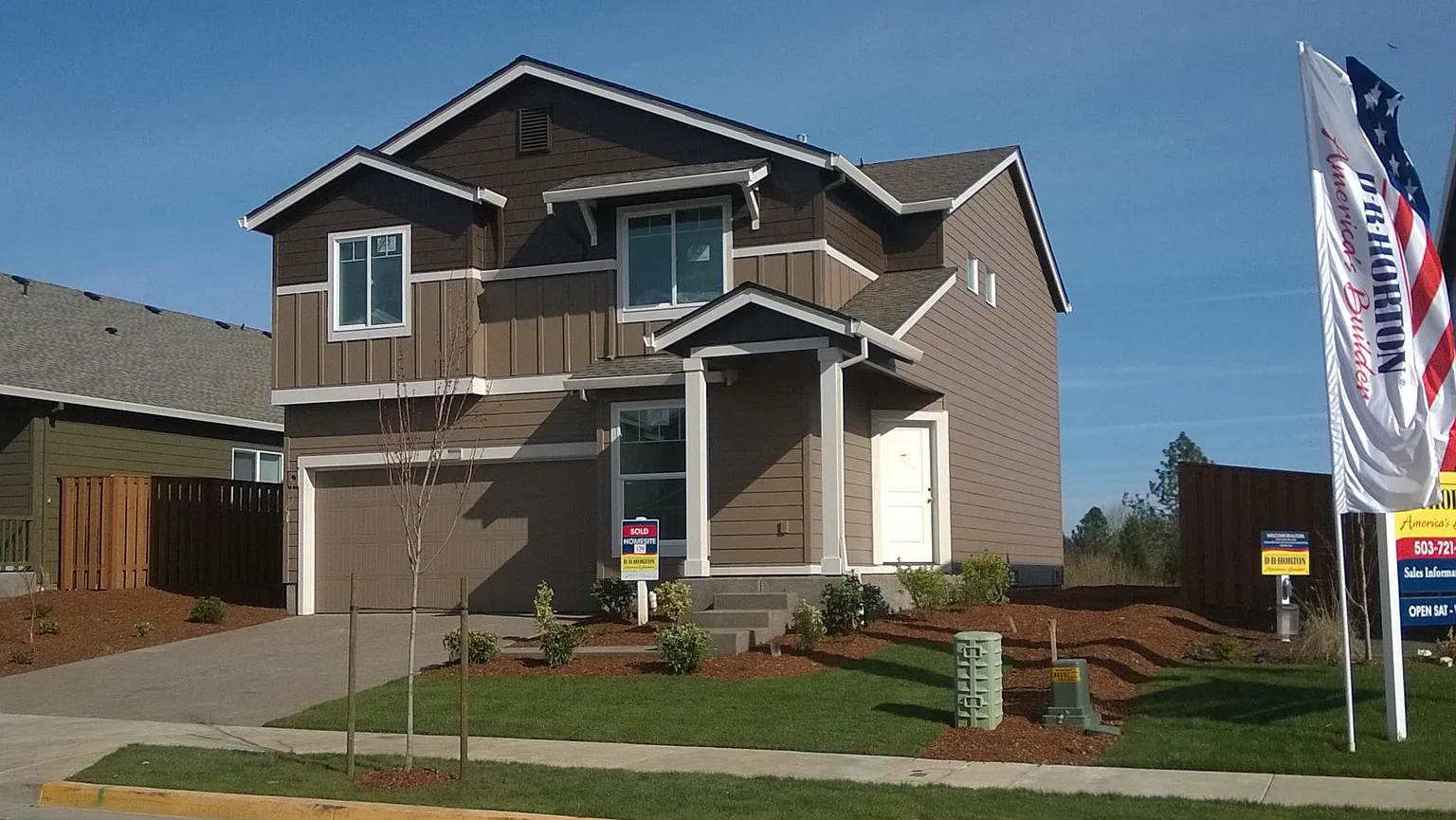 2417 NW Sunny Ln photo 1