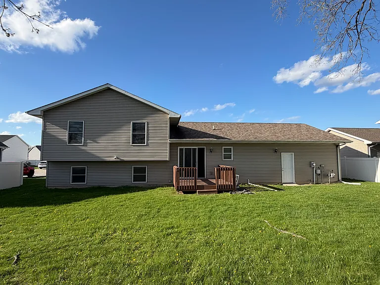 6387 Amanda Dr — Photo 19