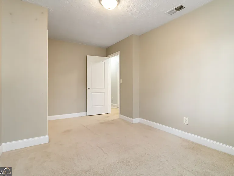 888 Chartley Dr — Photo 20