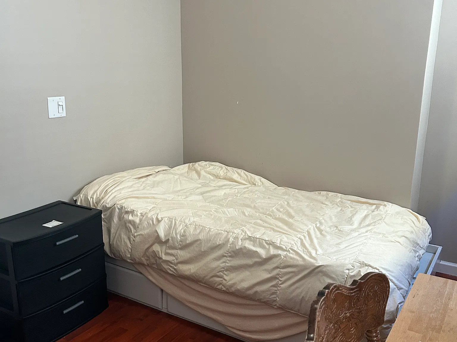 6 bed, 2.5 bath, 110 sqft, $1,750 — Photo 3