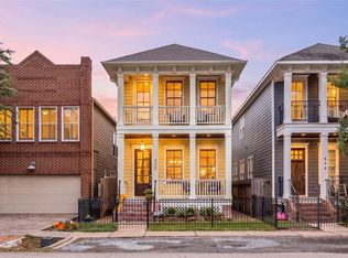 832 Nicholson St, Houston, TX 77007
