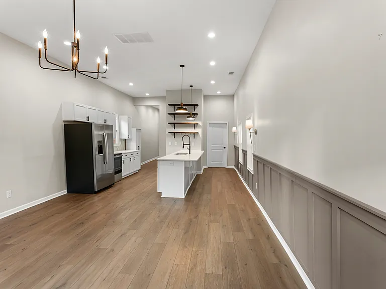 945 Goss Ave — Photo 7