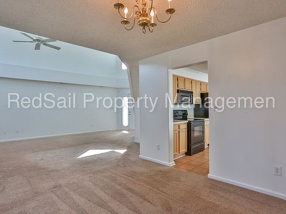 5th image of 901 Nicklaus Dr