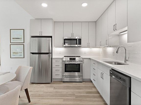 2nd image of 308 Willow St #308