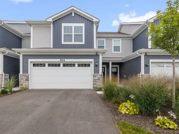 924 Shagbark Ln, West Dundee, IL 60118