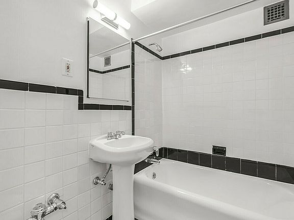 5th image of 310 E 44th St APT 1211