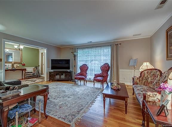 5th image of 3311 Deerwood Dr